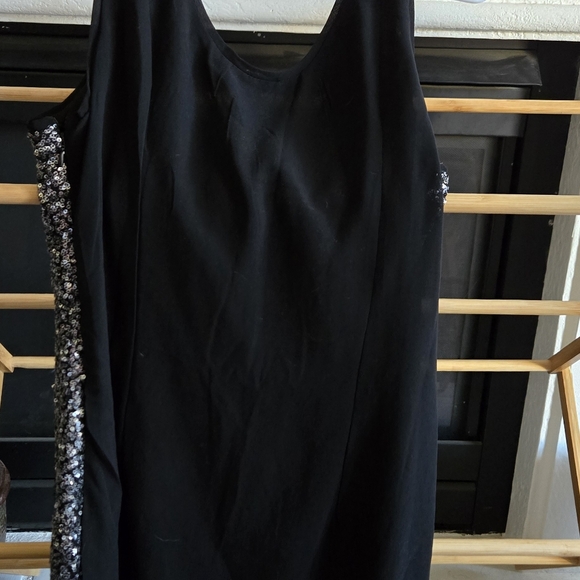 Black sequin dress - Picture 2 of 4